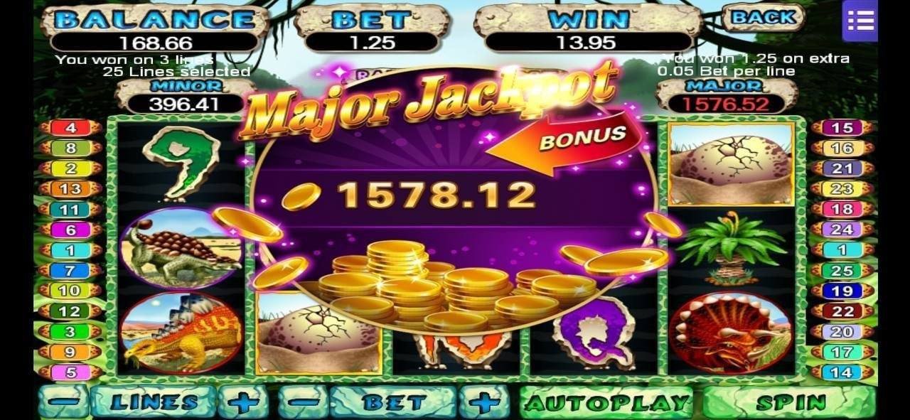 Filipino player checking sports and casino win results on phfun app mobile